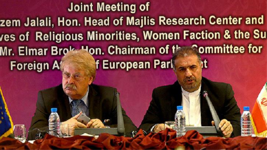 El presidente del Grupo de Amistad Parlamentaria Irán-Europa, Kazem Yalali, y el presidente del comité de Relaciones Exteriores del PE, Elmar Brok, Teherán, Irán,7 de Junio 2015.