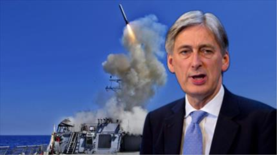 El ministro de Asuntos Exteriores del Reino Unido, Philip Hammond, aborda el tema de albergar los misiles de crucero de Estados Unidos.