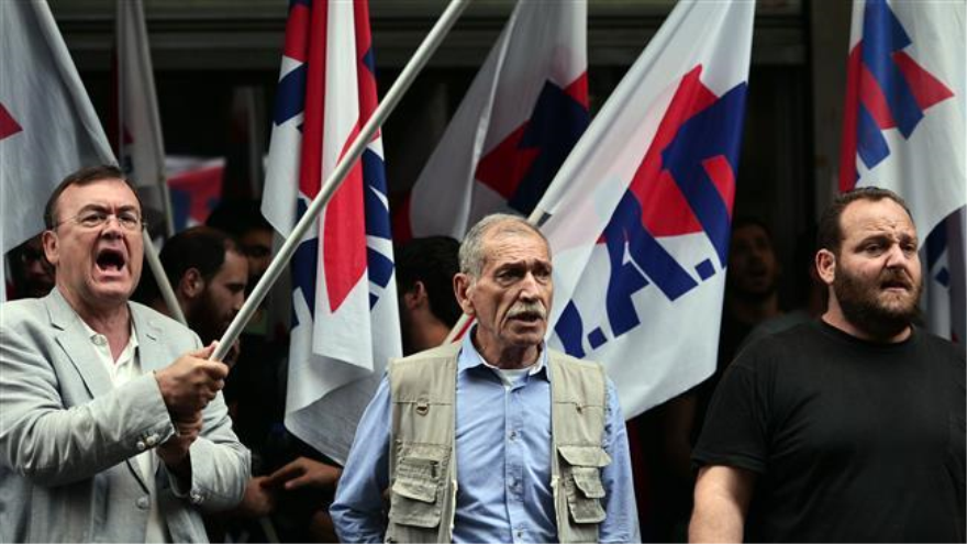Manifestación de varios grupos de activistas anti-austeridad ante Ministerio griego de Finanzas, 11 de junio de 2015