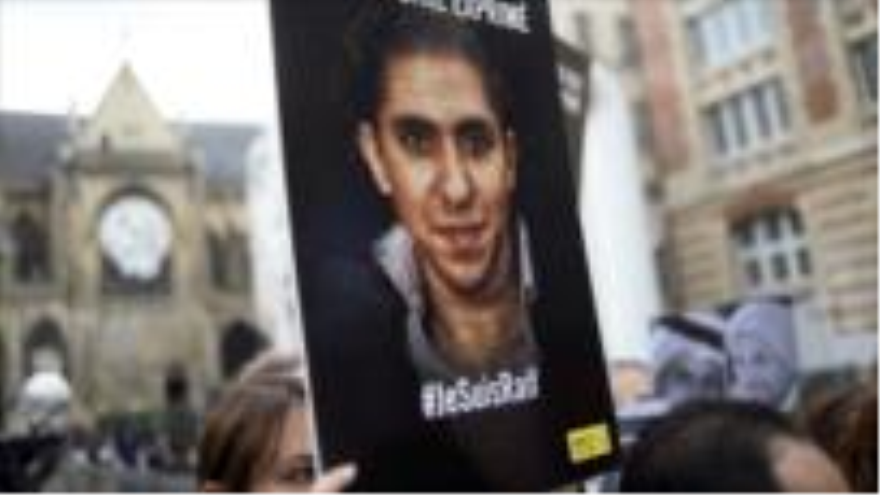 Una protesta en apoyo al bloguero y activista saudí, Raif Badawi, en París, capital francesa.