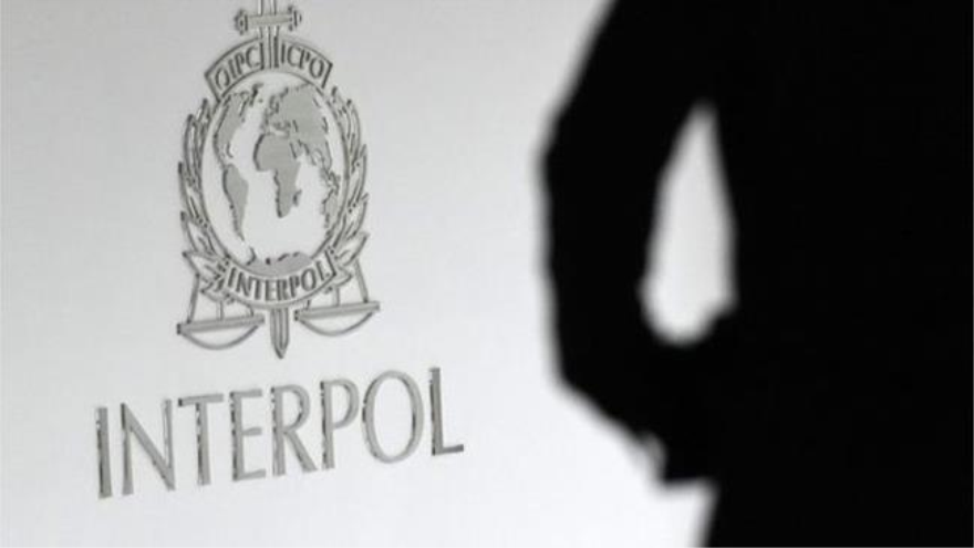 Interpol suspende un acuerdo de cooperación de 20 millones de euros con la FIFA por el escándalo de la corrupción que azota el organismo del fútbol mundial.