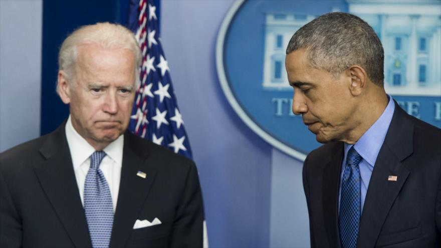 El presidente de EE.UU., Barack Obama (dcha), junto a su vicepresidente, Joseph Biden, 18 de junio de 2015.