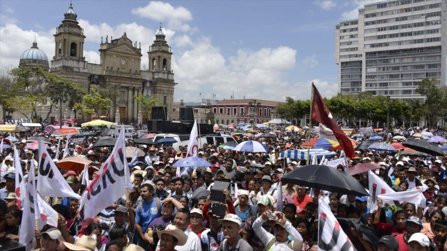 Marcha de miles de personas en la Ciudad de Guatemala para promover reformas estatales ante crisis de corrupción, 18 de junio de 2015
