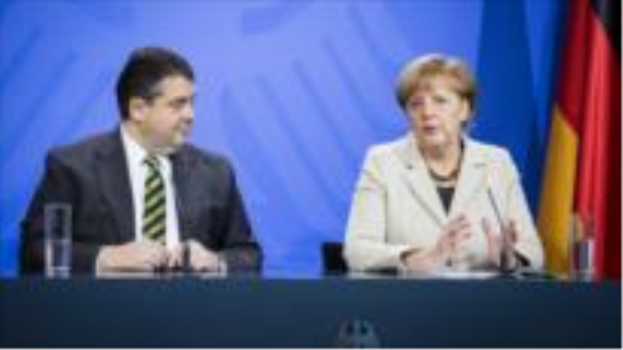 El vicecanciller alemán y ministro de Economía (izq), Sigmar Gabriel y la canciller alemana, Angela Merkel