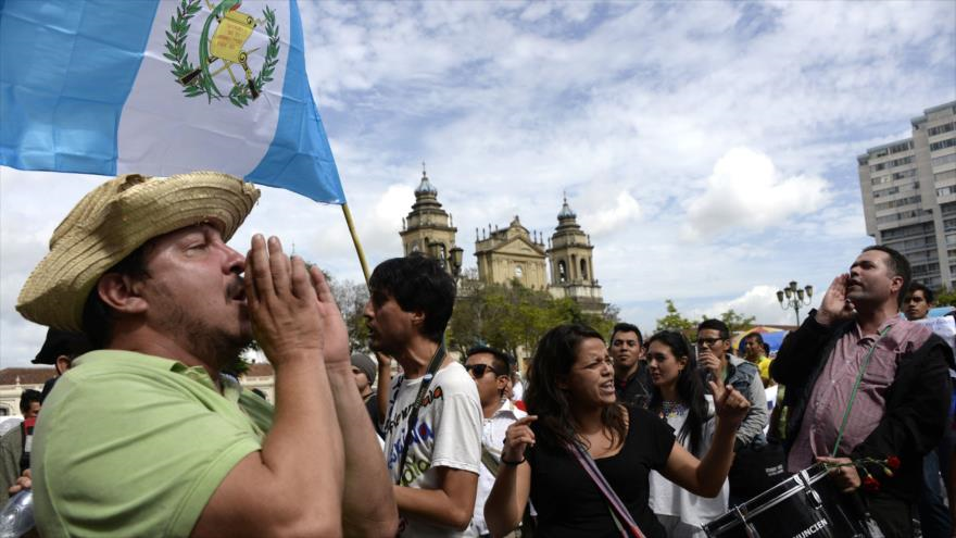 Manifestación de los guatemaltecos, quienes piden la dimisión del presidente de Guatemala, Otto Pérez Molina. 20 de junio de 2015