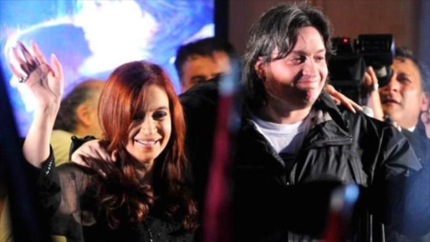 La presidenta argentina, Cristina Fernández y su hijo Máximo Kirchner, fundador de la organización política juvenil La Cámpora.