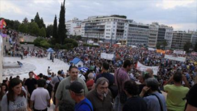 Miles de manifestantes griegos piden 