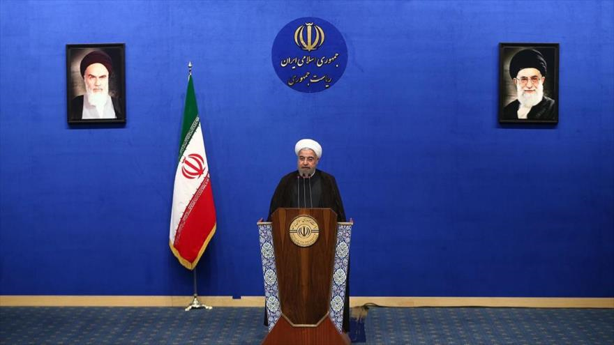 El presidente de Irán, Hasan Rohani pronuncia su discurso en reunión entre los miembros de su Gabinete y los diputados del Parlamento persa en Teherán, Irán. 21 de Junio 2015.