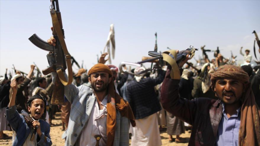 Combatientes del movimiento popular yemení Ansarolá