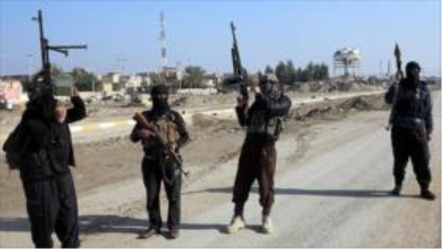 Integrantes del EIIL desplegados en la ciudad iraquí de Mosul, norte de Irak.