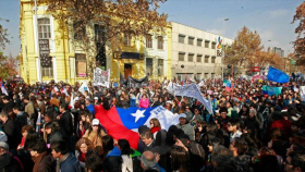 Estudiantes chilenos se movilizan en busca de educación gratuita