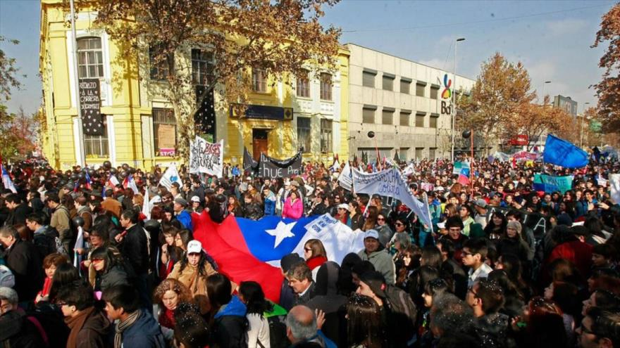 Una marcha estudiantil en Santiago de Chile, convocada por CONFECH