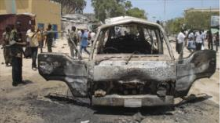 Un atentado con coche bomba llevado a cabo por el grupo Al-Shabab, afiliado a Al-Qaeda.