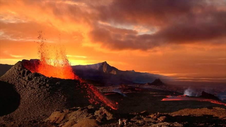 Científicos encuentran "la mejor evidencia" de que hay volcanes activos en la superficie de Venus.