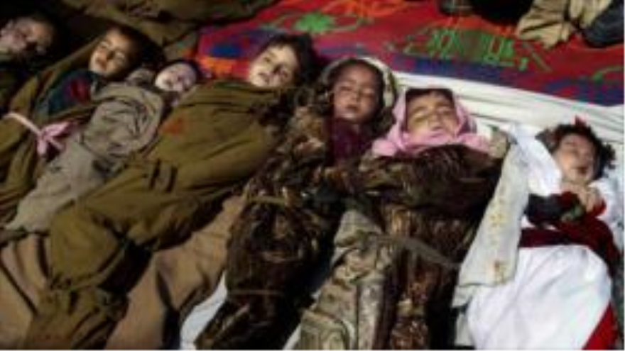 Niños, de entre uno y doce años, muertos en un ataque aéreo estadounidense en la provincia de Kunar, sita en el noreste de Afganistán.