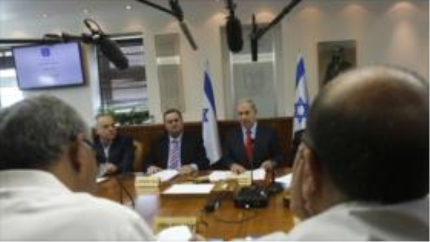 El primer ministro israelí, Benyamin Natanyahu, en la sesión del gabinete israelí, 28 de junio de 2015.