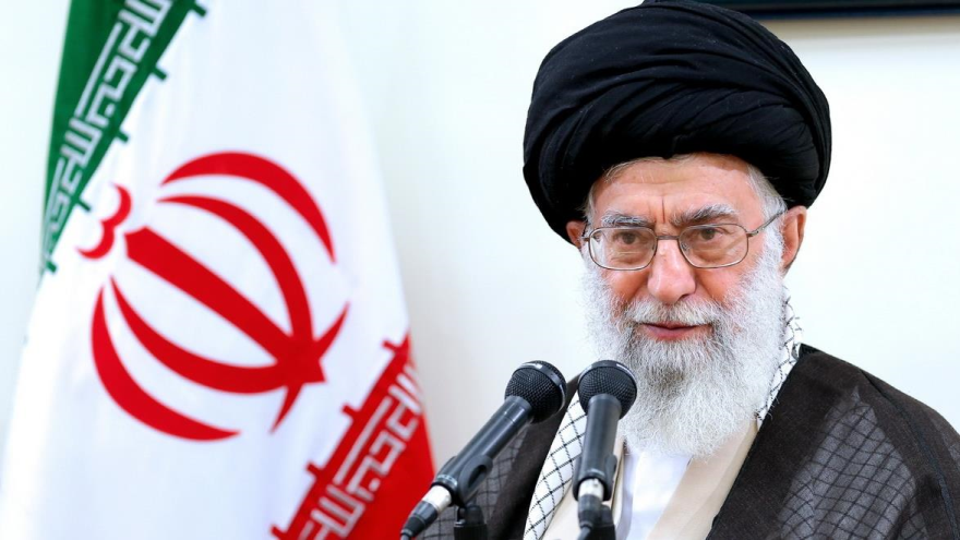 El Líder de la Revolución Islámica de Irán, el ayatolá Seyed Ali Jamenei, durante su reunión con las autoridades del Poder Judicial. 28 de junio de 2015