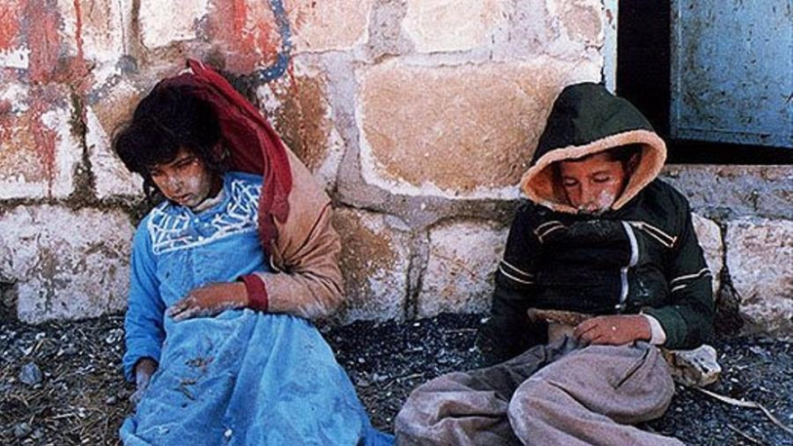 Niños iraníes muertos por bombardeo químico del régimen del exdictador iraquí Saddam Husein.