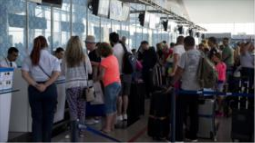 Turistas británicos, inquietos para regresar a la patria desde Túnez, 28 de junio de 2015.