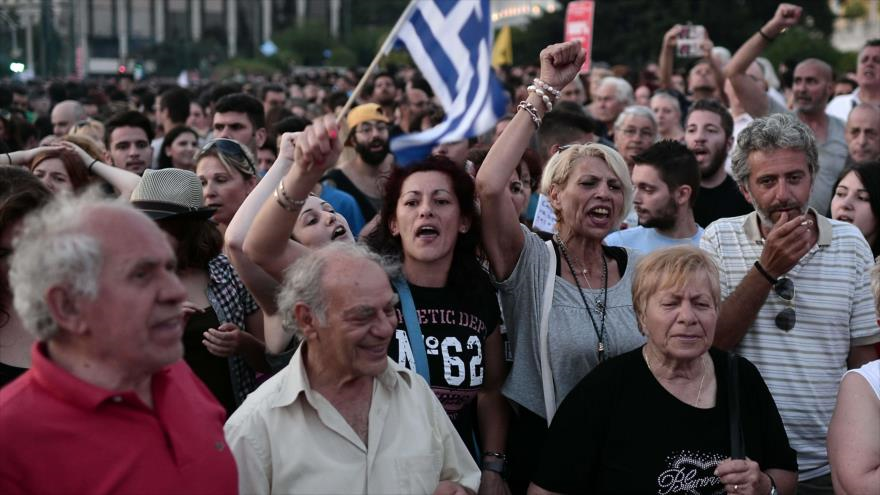 Masiva manifestación en Grecia opta por el "No" en el referéndum