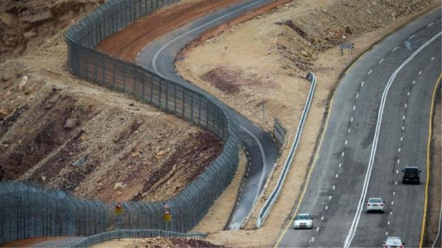 La barrera de seguridad israelí a lo largo de la frontera con Egipto