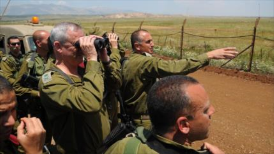 Altos dirigentes militares israelíes vigilan los altos de Golán sirios