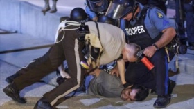 Justicia de EEUU critica represión policial en Ferguson en 2014