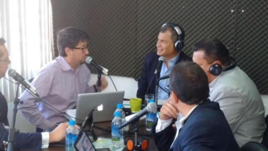 El mandatario de Ecuador, Rafael Correa, aborda diversos temas en el espacio radiofónico, 30 de junio de 2015.