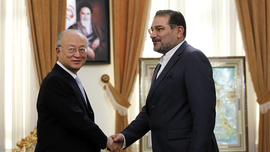 El secretario del Consejo Supremo de Seguridad Nacional de Irán, Ali Shamjani (drcha.), y el director general de la AIEA, Yukiya Amano. 2 de julio de 2015, Irán, Teherán.