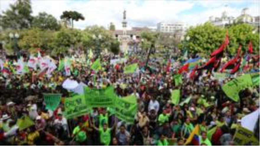 Ciudadanos de la Costa, Sierra y Amazonía se dieron cita en la Plaza de la Independencia (Quito) para respaldar el proceso de la Revolución Ciudadana liderada por el presidente Rafael Correa. 2 de julio de 2015.