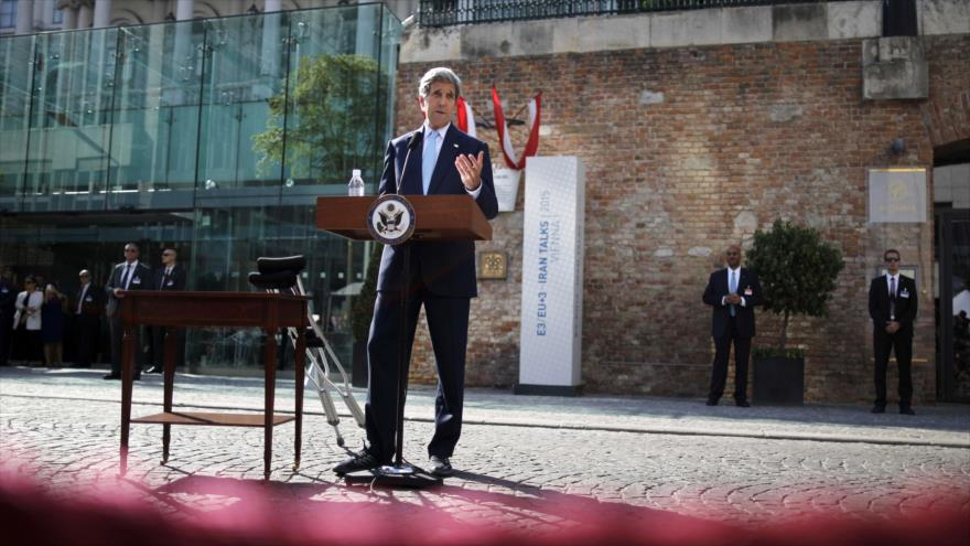 El secretario de Estado de Estados Unidos, John Kerry, ofrece un discurso ante periodistas en Viena. 5 de julio de 2015