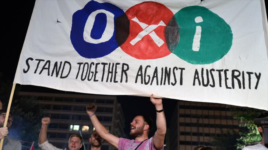 Los griegos celebran la victoria de OXI (No) en Atenas, pidiendo luchar juntos contra la austeridad. 5 de julio de 2015
