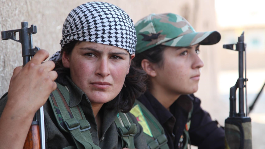 Dos combatientes kurdas en Siria.