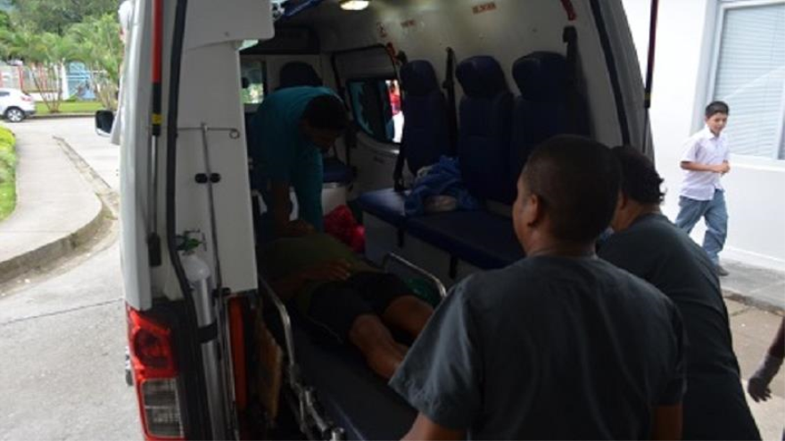 Traslado al hospital de un soldado herido en un ataque de las FARC. 7 de julio de 2015