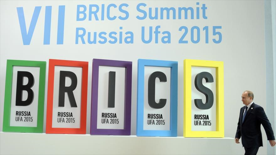 El presidente ruso, Vladimir Putin, en la ceremonia de recepción a dirigentes de BRICS. El 9 de julio de 2015, ciudad rusa de Ufá.