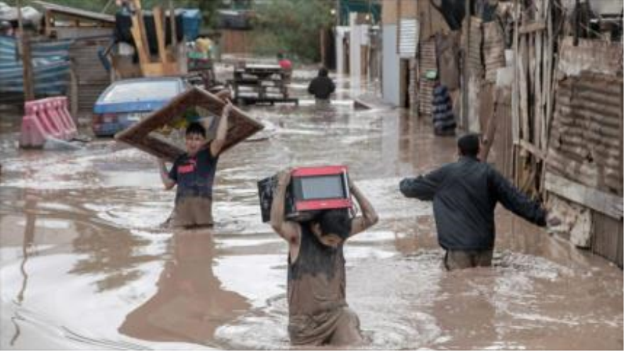 Un frente de mal tiempo con fuertes lluvias que cayeron sobre el centro y el sur de Chile desde el sábado, dejaron sin luz cerca de 170 mil hogares.