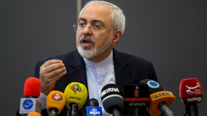 El canciller iraní, Mohamad Yavad Zarif, durante una rueda de prensa con la presencia de los medios de comunicación iraníes en Viena. 14 de julio de 2015