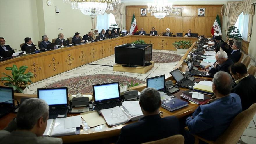 Reunión del presidente Rohani con su Gabinete ministerial, en Irán. 15 de julio de 2015.