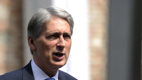 Hammond: Implicar a Irán en asuntos regionales tendrá grandes ventajas