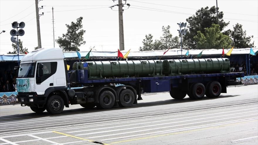 El sistema iraní de defensa aérea llamado ‘Bavar 373’, exhibido el 18 de abril de 2015 durante un desfile militar en Teherán, capital persa.