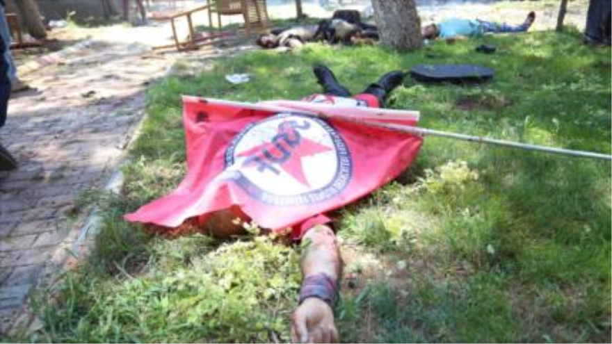 Víctimas del ataque contra el jardín del Centro Cultural Amara en la ciudad turca de Suruç. 20 de julio de 2015