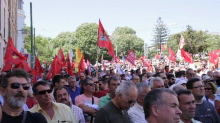 Miles de portugueses reclaman un cambio de Gobierno