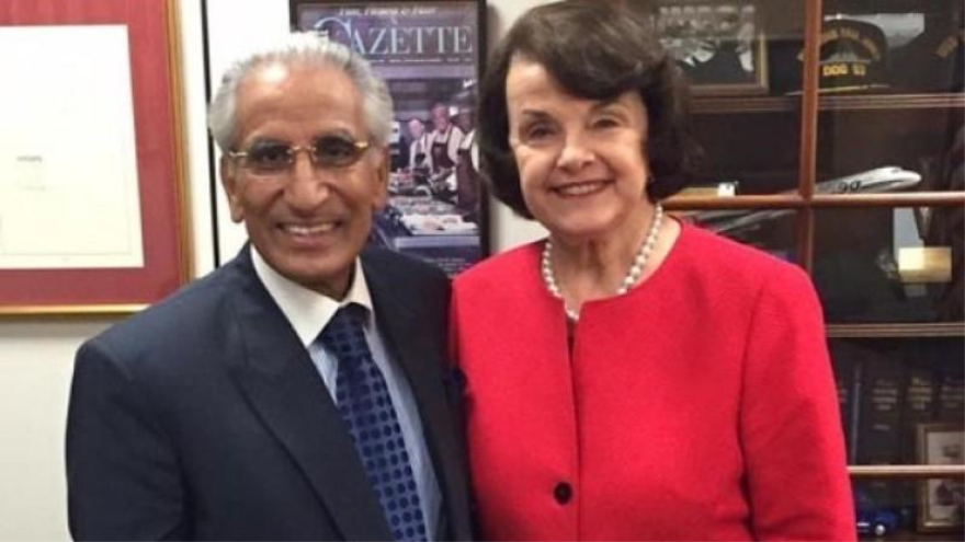 La senadora demócrata Dianne Feinstein y Tariq Fatemi, asistente especial para Asuntos Exteriores del primer ministro de Paquistán, Nawaz Sharif, en Washington, capital estadounidense. 22 de julio de 2015