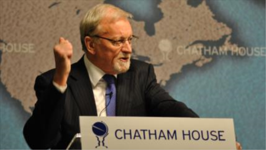 El político laborista australiano Gareth Evans.