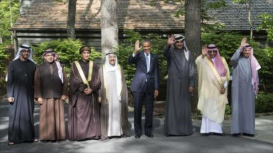 Representantes del Consejo de Cooperación del Golfo (CCG-integrado por países árabes ribereños del Golfo Pérsico) junto al presidente estadounidense, Barack Obama, durante la cumbre de Camp David. Mayo de 2015