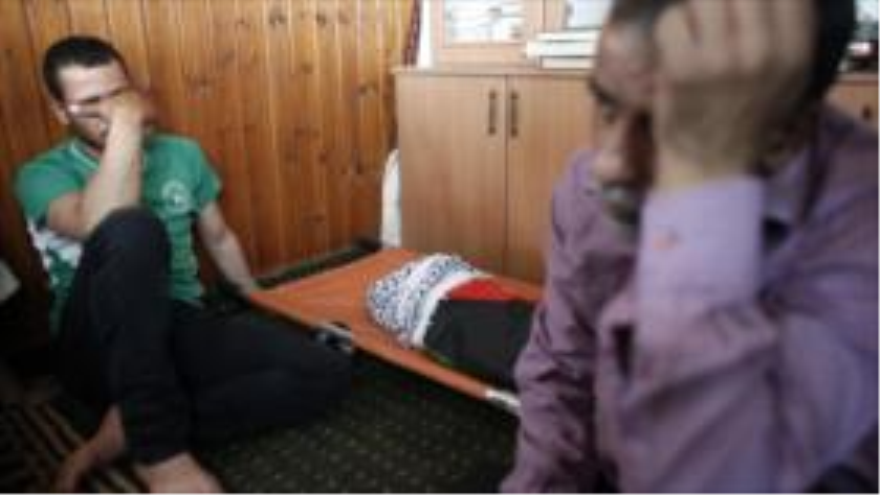 Miembros de la familia de Ali Saad Daubasha, bebé de 18 meses que murió quemado vivo en su propia casa en la aldea de Kfar Duma, cerca de la ciudad cisjordana de Nablus, a manos de los colonos israelíes. 30 de julio de 2015