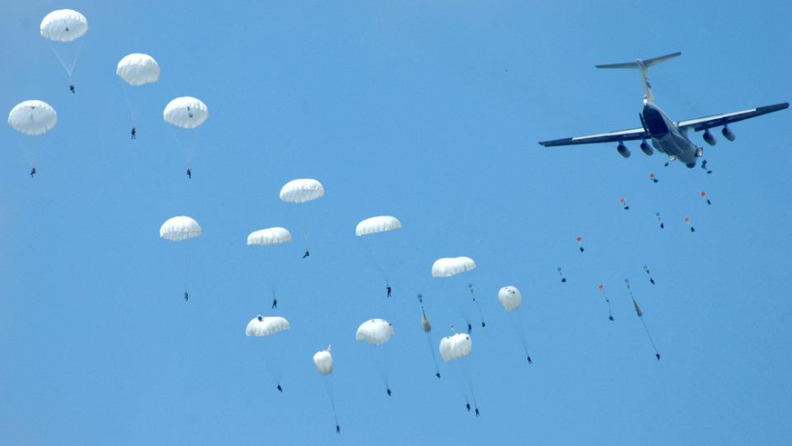 Resultado de imagen para paracaidistas rusos