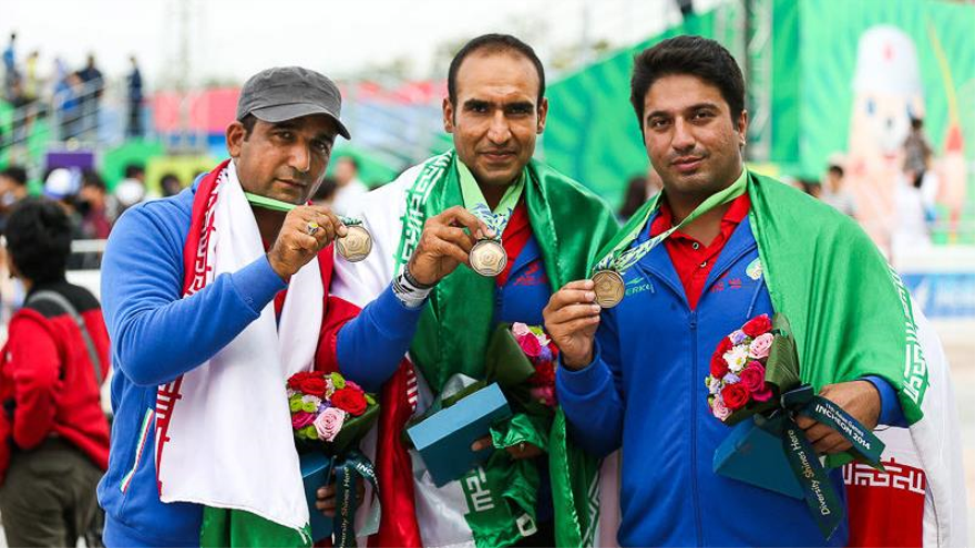 El equipo masculino iraní de tiro con arco compuesto gana la medalla de oro en el Campeonato Mundial de Tiro con Arco 2015 de Copenhague (Dinamarca). 1 de agosto de 2015