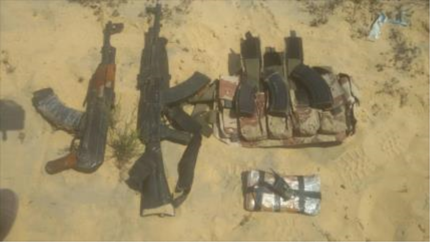 Carga explosiva del líder del grupo Wilayat Sina, afiliado al EIIL (Daesh, en árabe), Salim Suleyman al-Haram. 1 de agosto de 2015.