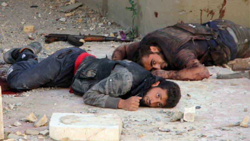 Dos miembros del grupo takfirí Frente Al-Nusra en Siria.